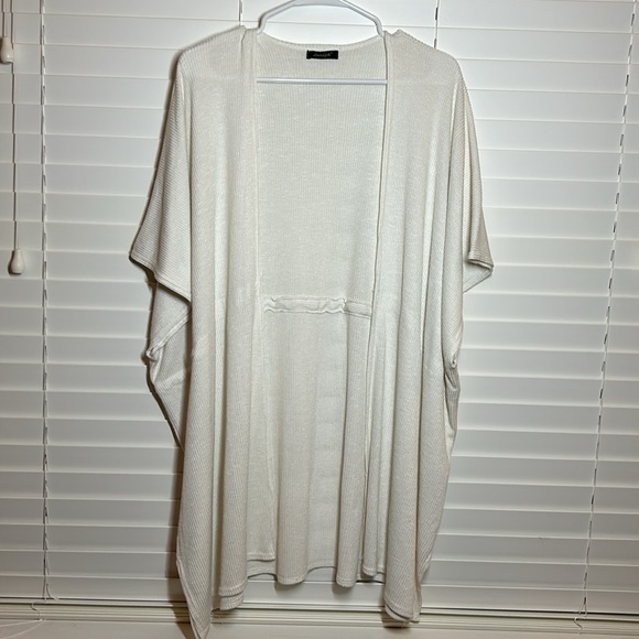 Janice women’s Beach Coverup. One Size. - Picture 1 of 9